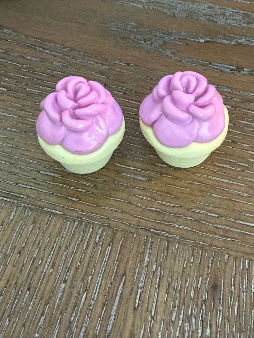American Girl Doll bakery accessories pink rose cupcakes.
